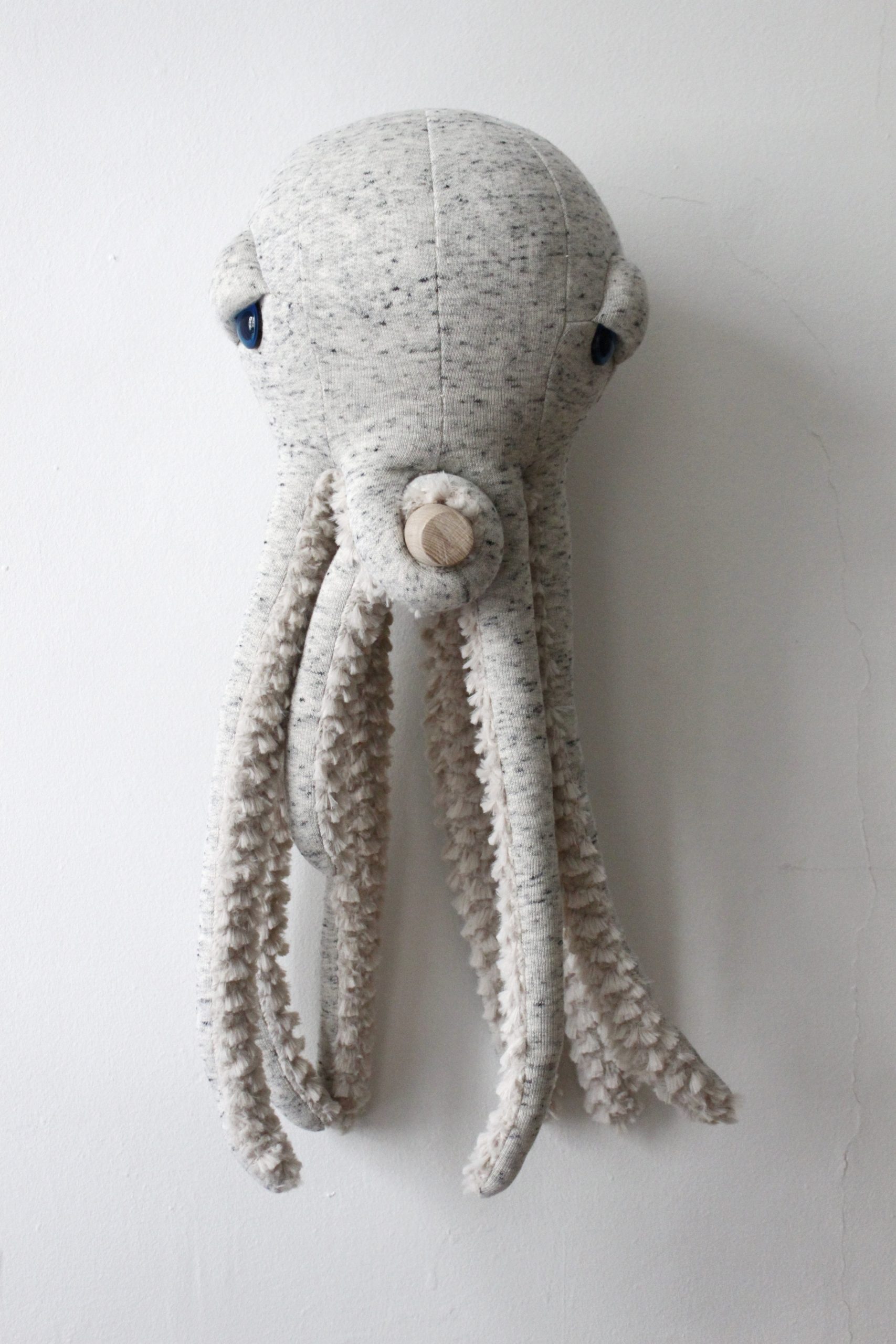 La petite pieuvre - Peluche en tissus cousue main – Image 1