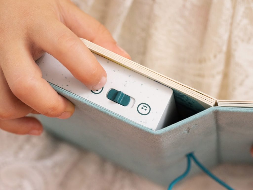 Boîte à histoires HoomKid avec 96 audios pour devenir maître de ses émotions