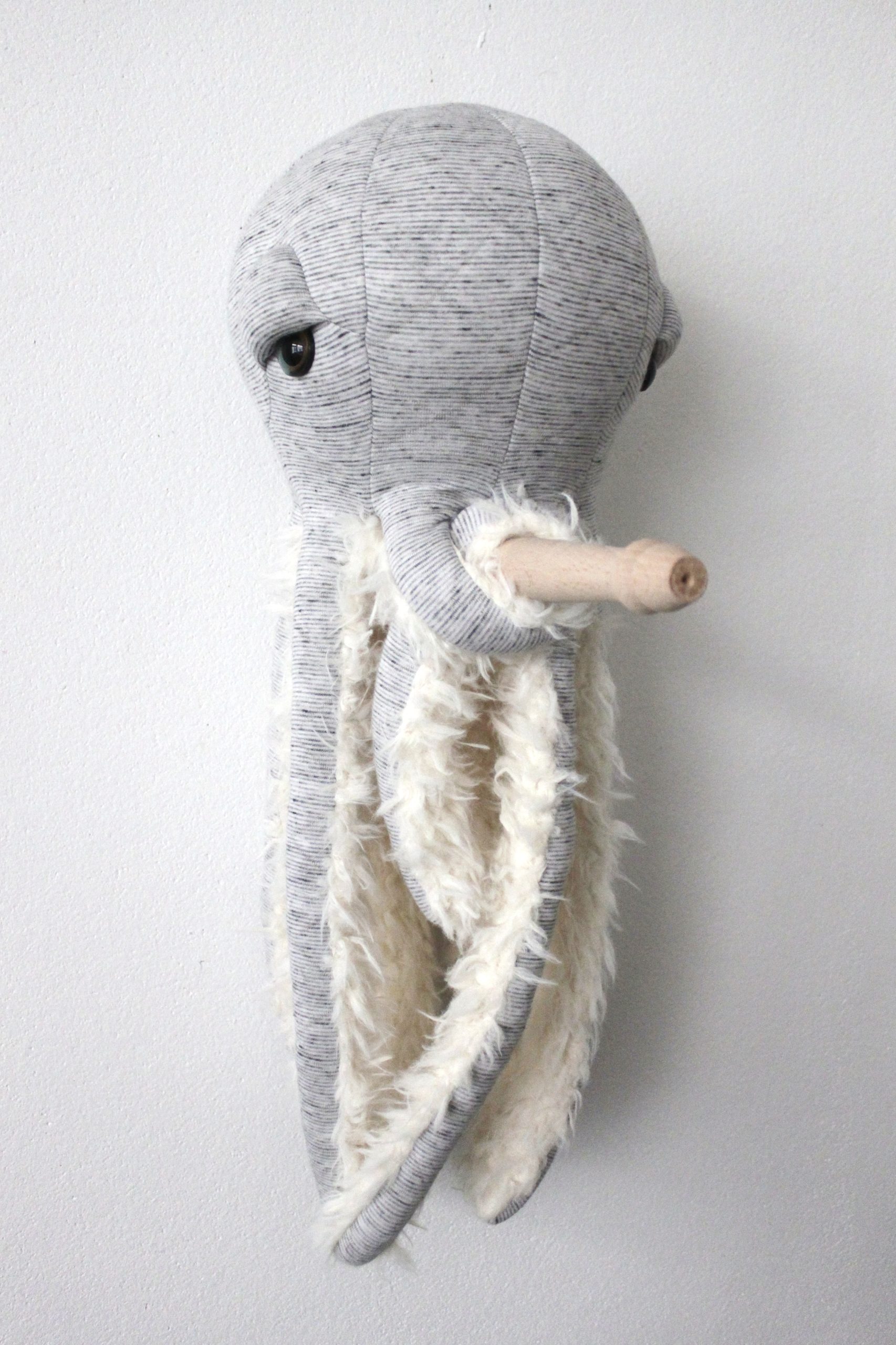 La petite pieuvre Gran Pa - Peluche en tissus cousue main – Image 1