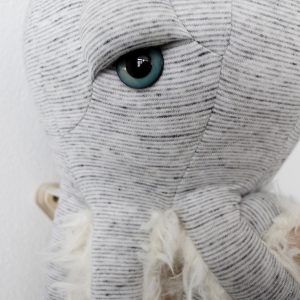 La petite pieuvre Gran Pa - Peluche en tissus cousue main – Image 4