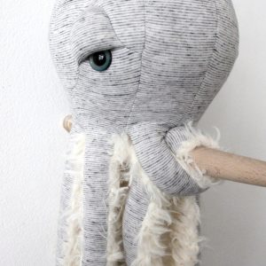 La petite pieuvre Gran Pa - Peluche en tissus cousue main – Image 3