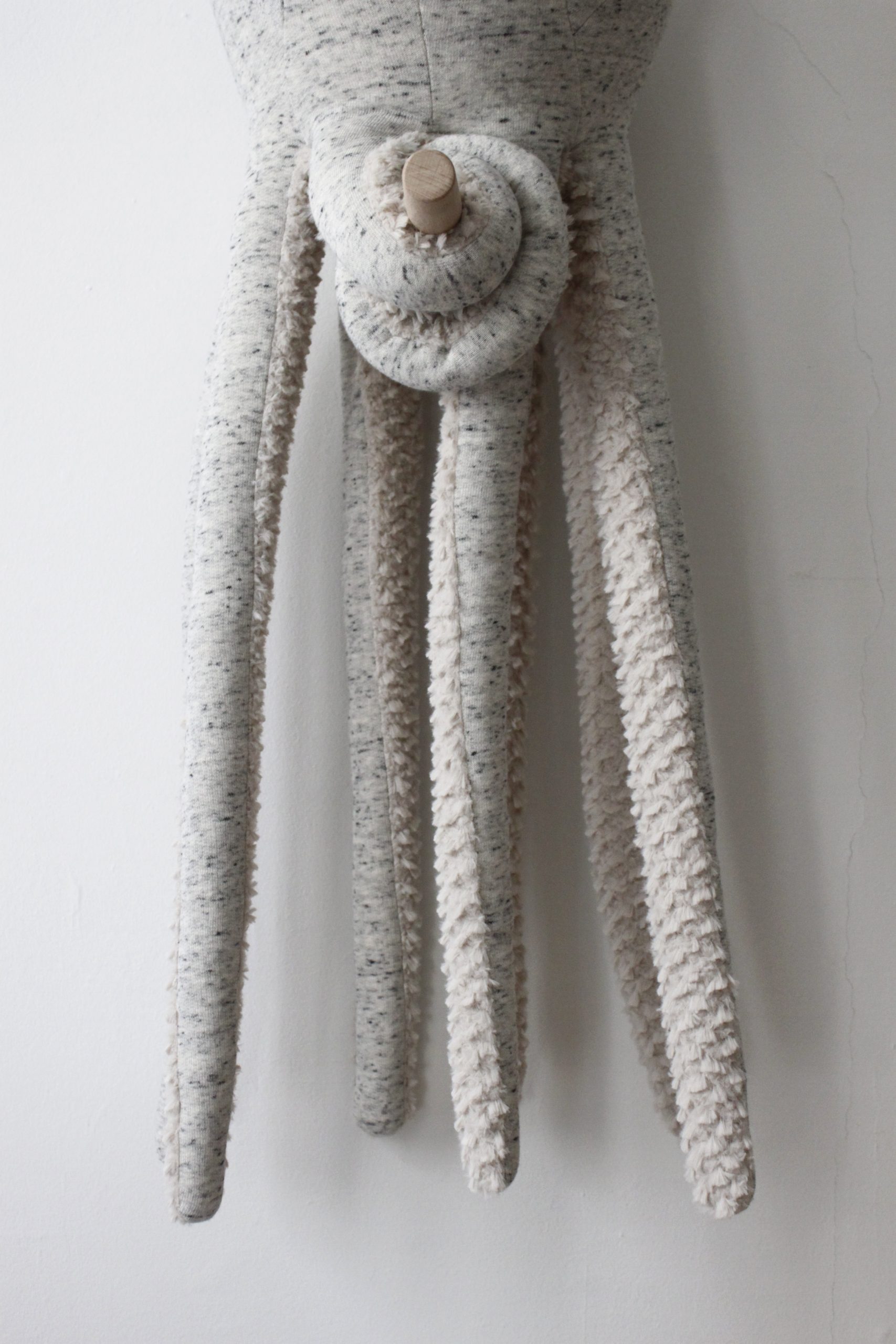 La grande pieuvre- Peluche en tissus cousue main – Image 5