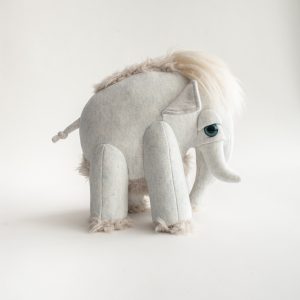 Mammouth bleu glace - Petite peluche en tissus cousue main – Image 6