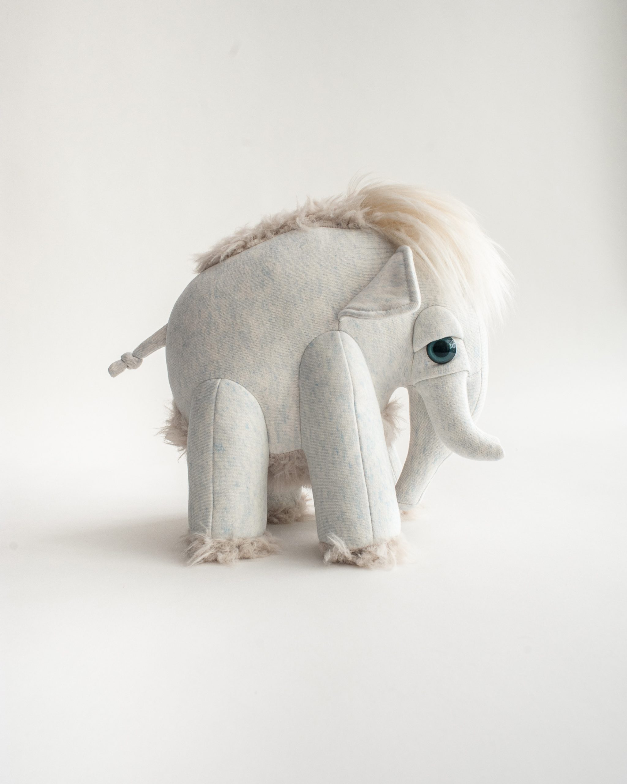 Mammouth bleu glace - Petite peluche en tissus cousue main – Image 6