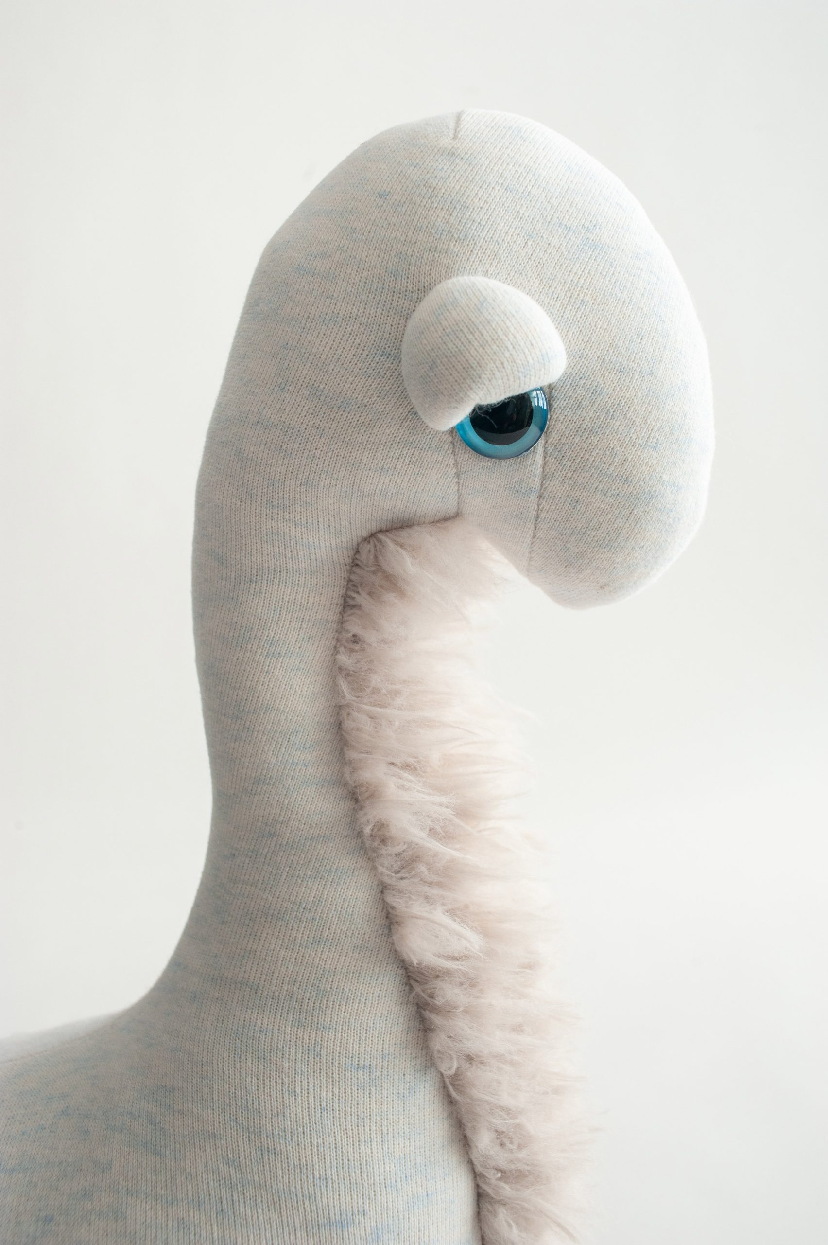 Petit diplo bleu glace - Peluche en tissus cousue main – Image 3