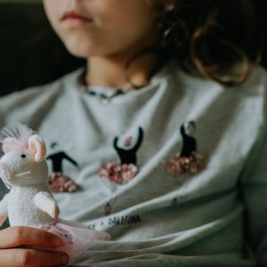 Peluche Souris Ella (12cm) - Le Manoir des souris – Image 6