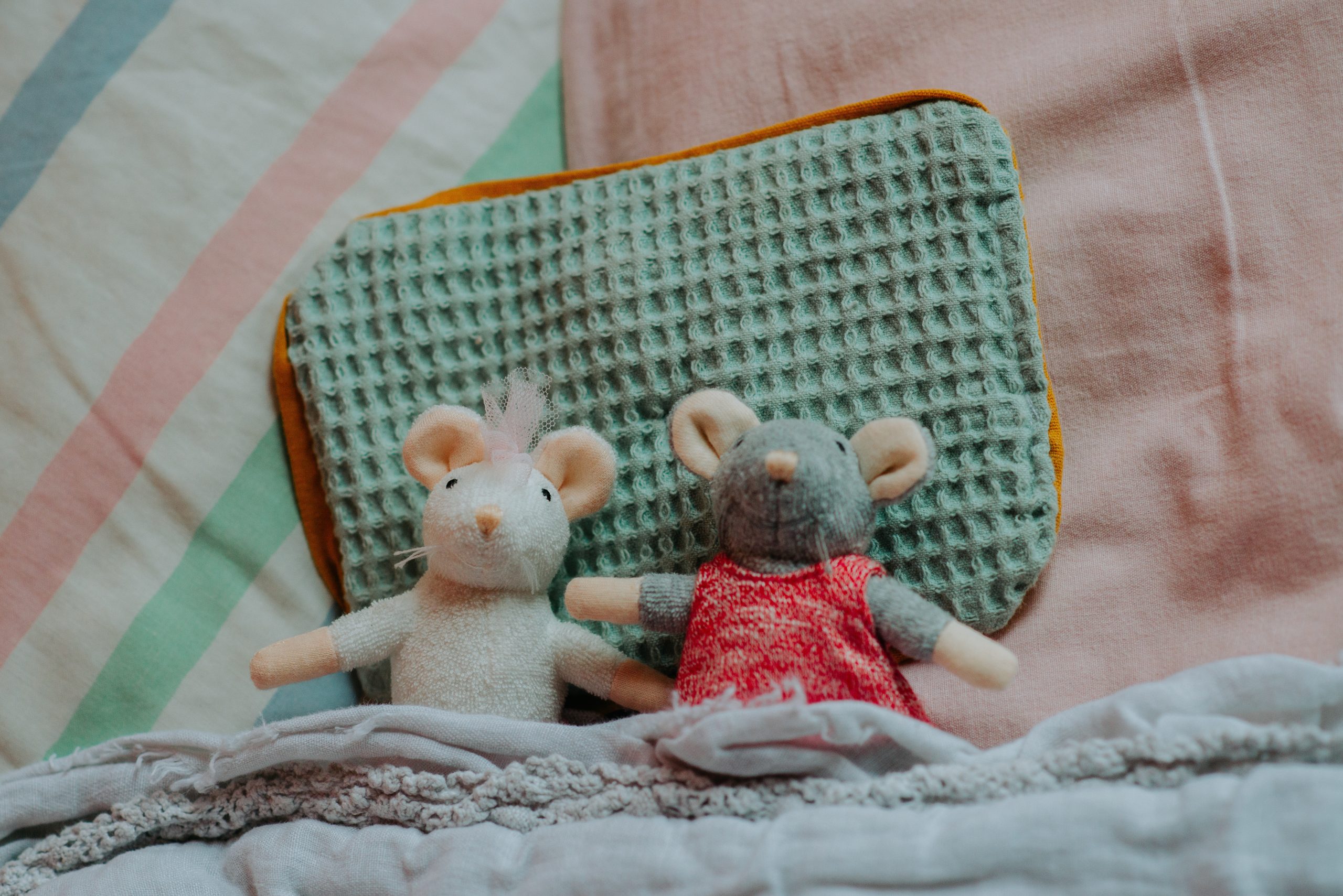 Peluche Souris Julia (12cm) - Le Manoir des souris – Image 3