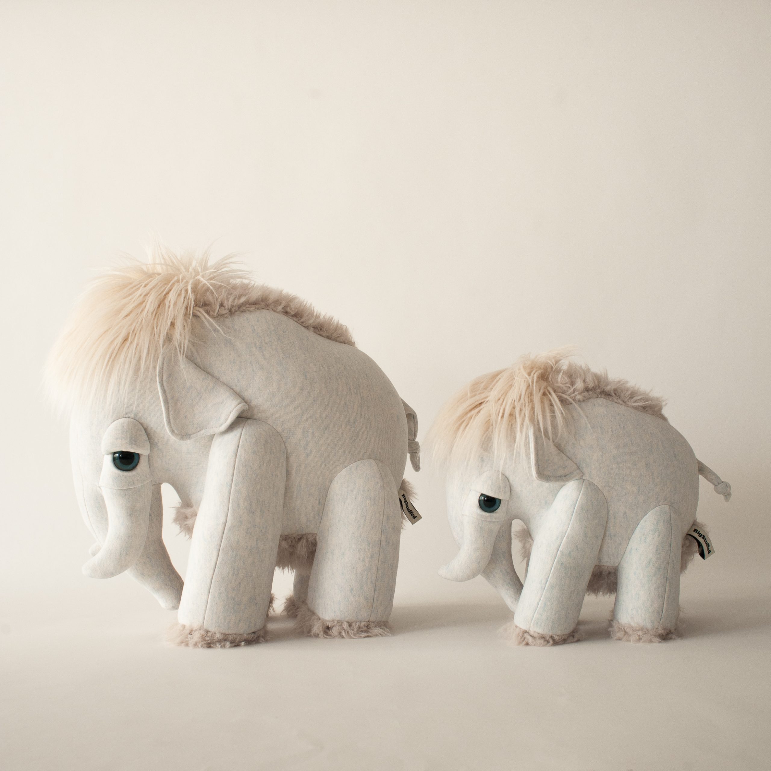 Mammouth bleu glace - Petite peluche en tissus cousue main – Image 4