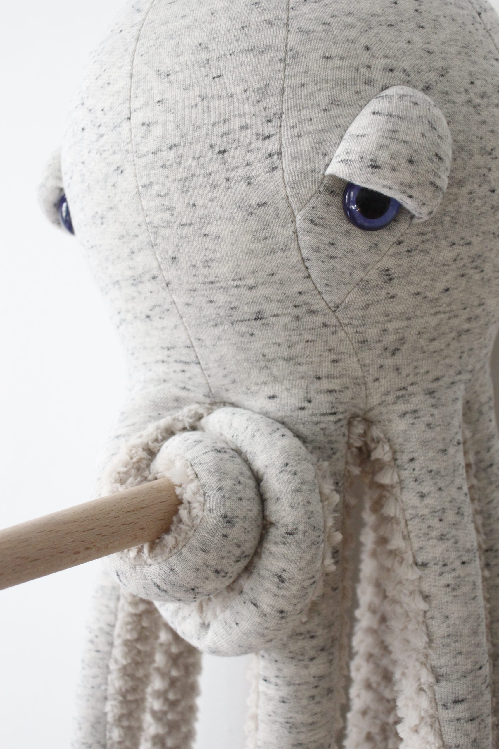 La grande pieuvre- Peluche en tissus cousue main – Image 4