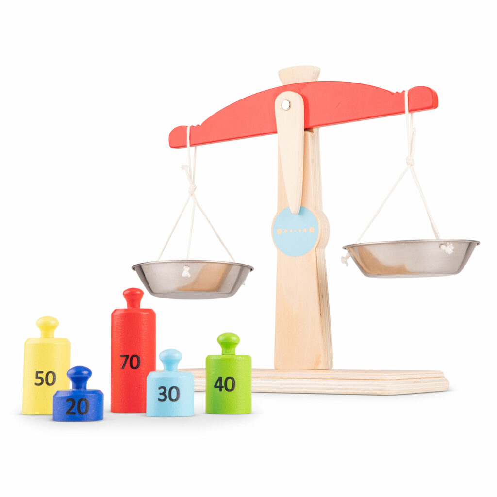 Une balance en bois pour découvrir l'équilibre