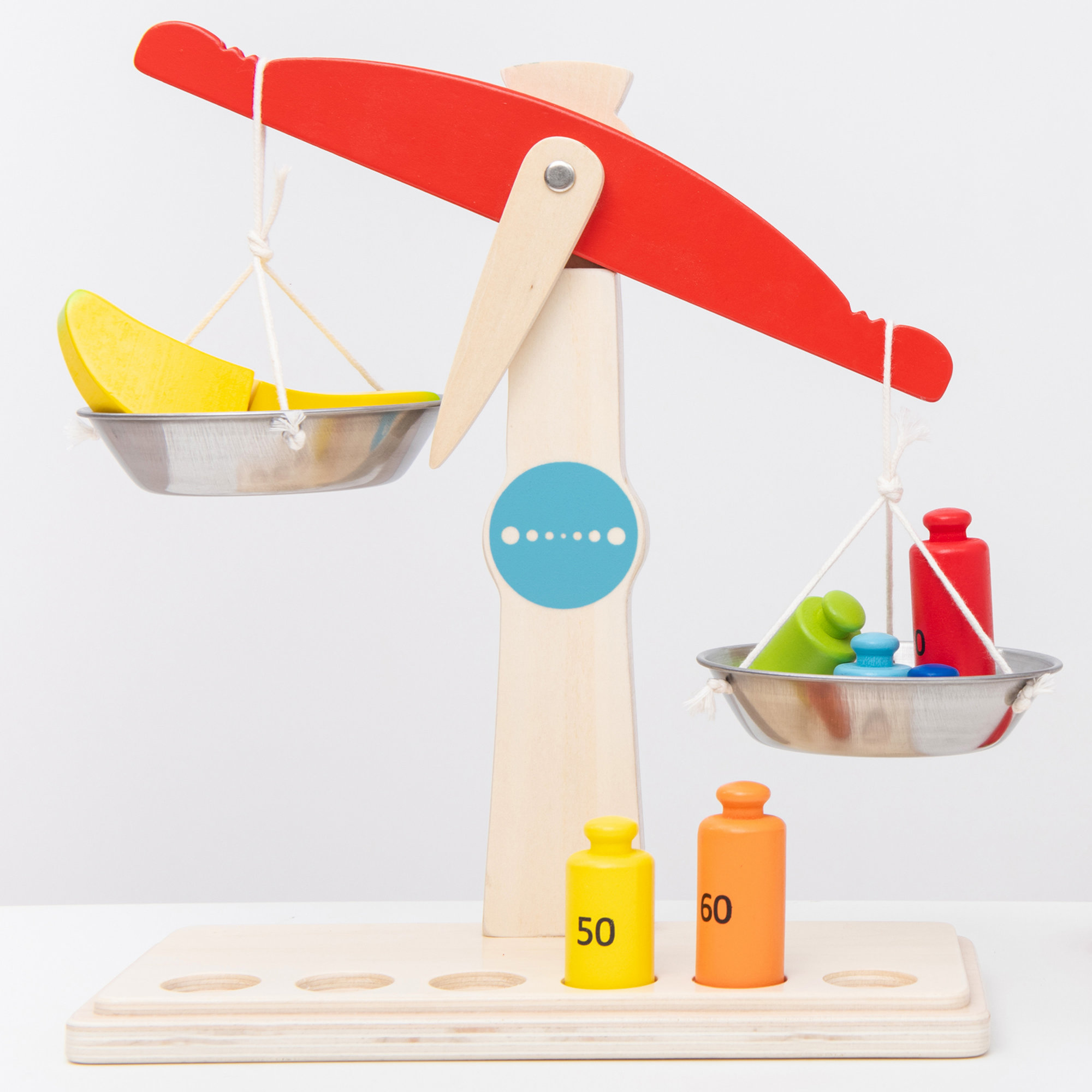 Une balance en bois pour découvrir l'équilibre – Image 3