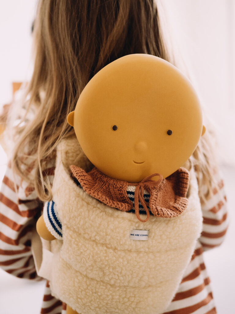Gommu Baby Coco – Poupon en caoutchouc naturel 31 cm, couleur Pêche