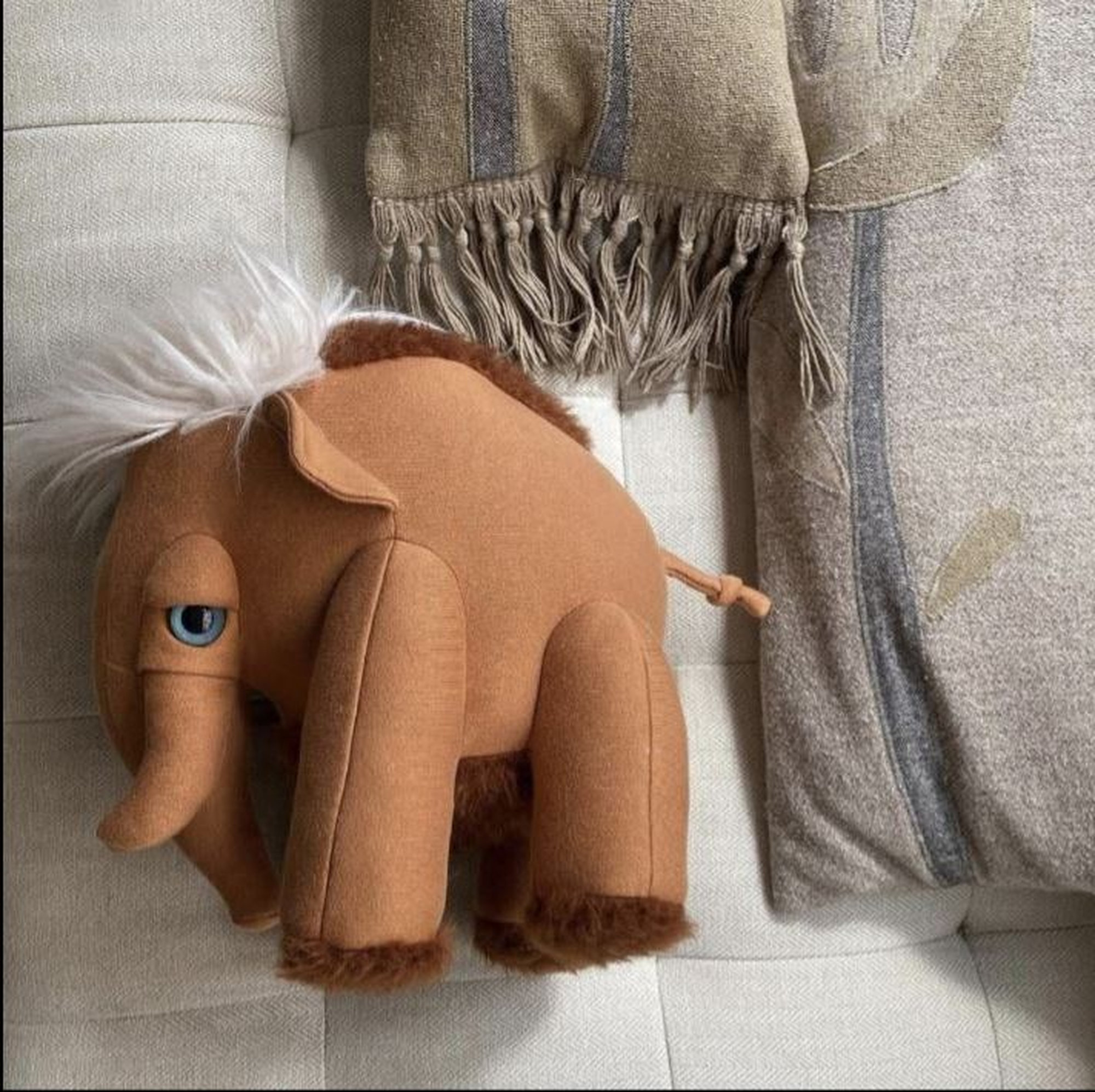 Petit mammouth terre de Sienne - Peluche cousue main – Image 5