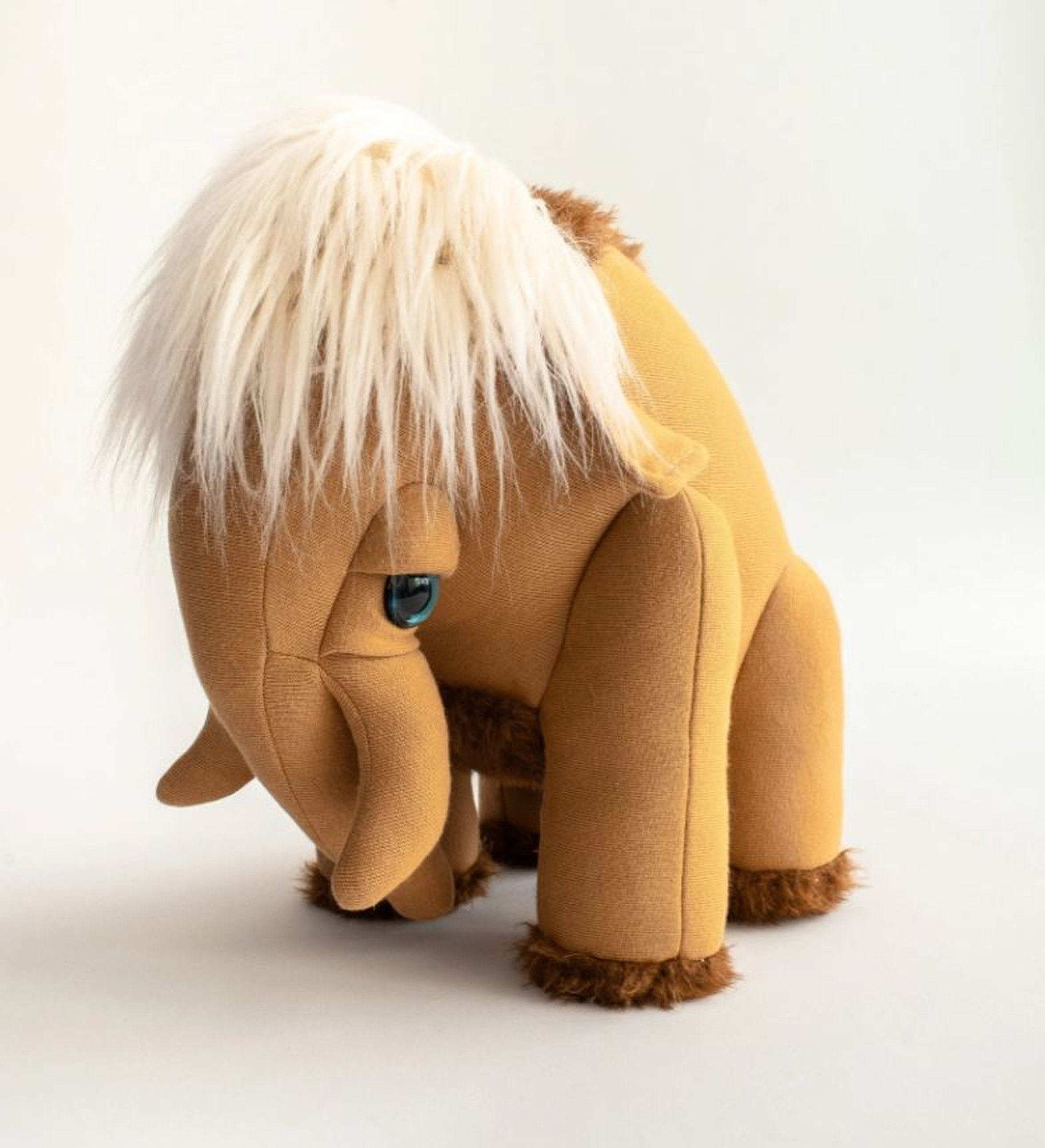 Petit mammouth terre de Sienne - Peluche cousue main – Image 4