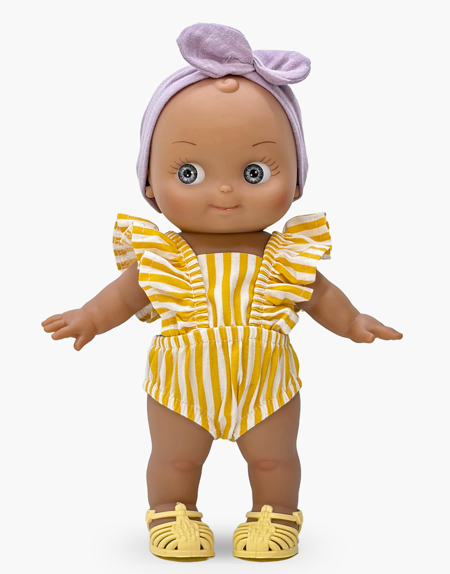 Maïa poupée Mini Pancha 27 cm avec tenue de plage rayée jaune